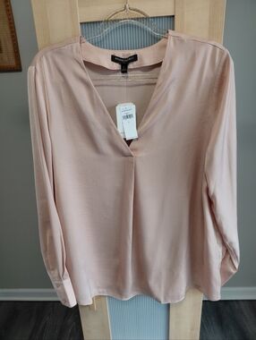 Banana Republic Long Sleeve V Neck Silk Like Blouse Champagne Color